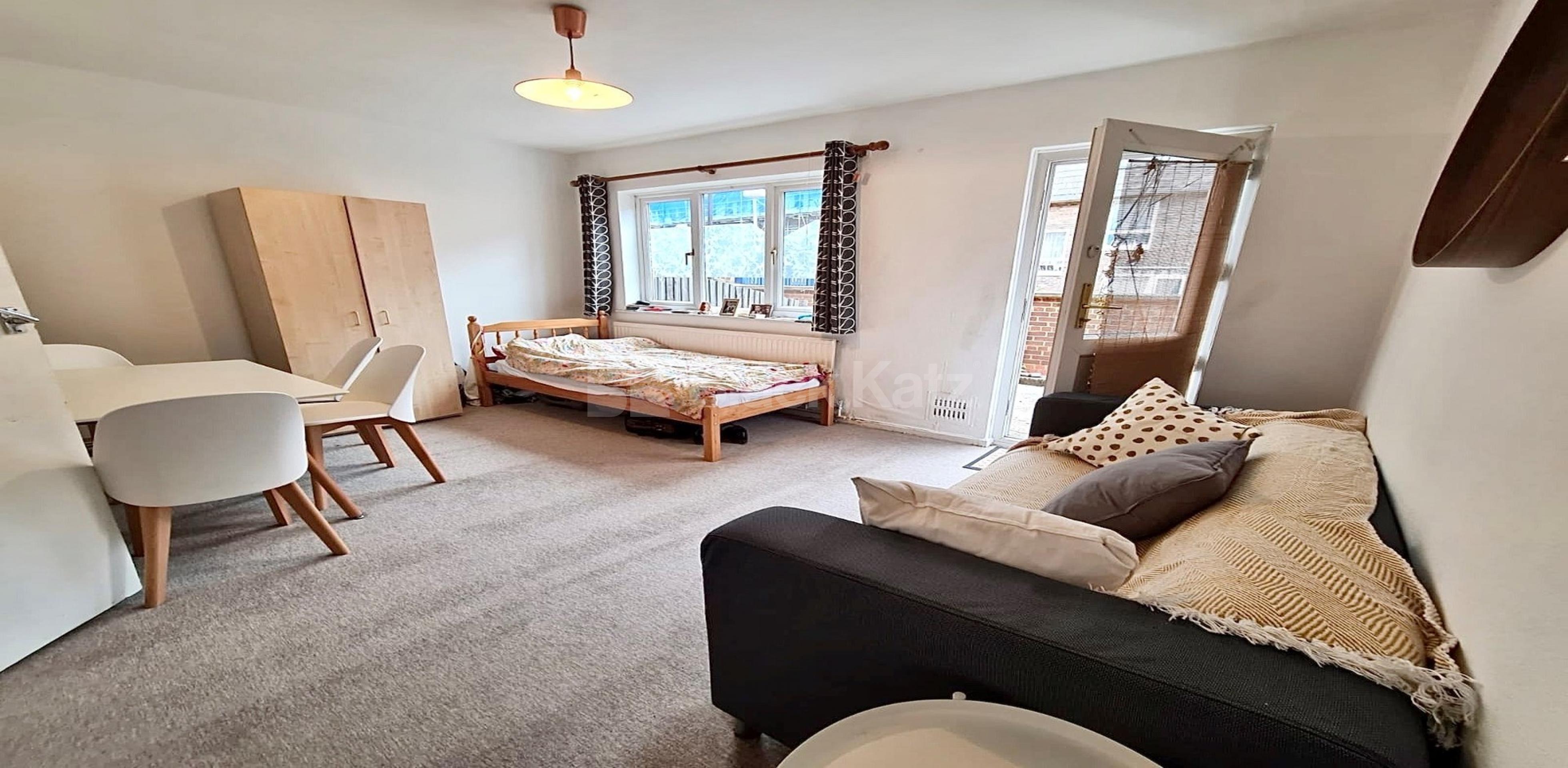 			VIRTUAL TOUR AVAILABLE!, 3 Bedroom, 1 bath, 1 reception House			 Mitford Road N19, HOLLOWAY / FINSBURY PARK N19